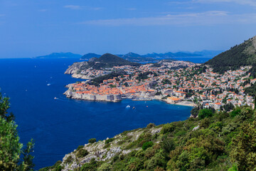 Fototapeta premium A panoramic view of Dubrovnik Croatia showcasing its historic architecture and beautiful coastline under a clear blue sky