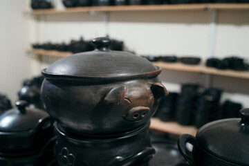 Earthenware pot with lid in the shape of a pig's face