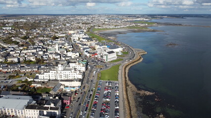 Fototapeta premium Luftaufnahme der Küste von Galway in Irland im März