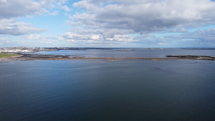 Luftaufnahme der Küste von Galway in Irland im März