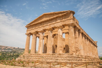 Obraz premium ruins of the temple in the valley of temples in Agrigento in sicily