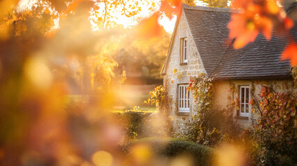 Autumn cottage in the English countryside style, old village architecture, autumnal nature beauty © Anneleven