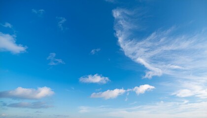 Obraz premium 맑고 푸른 하늘에 떠있는 구름들