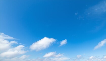 맑고 푸른 하늘에 떠있는 구름들