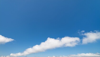 맑고 푸른 하늘에 떠있는 구름들