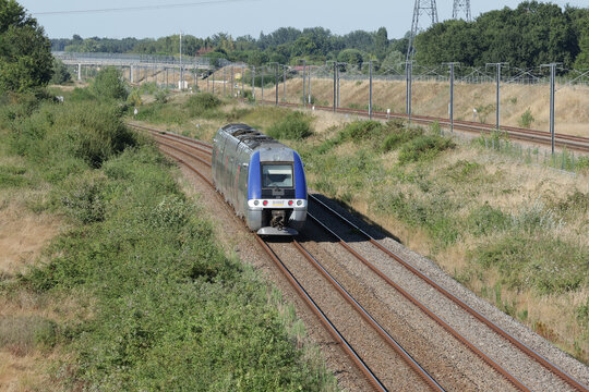 France &ndash; aout 2024 : Passage d&rsquo;un TER Nouvelle-Aquitaine sur la ligne Bordeaux La Rochelle