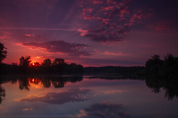 Zachód słońca nad rozlewiskiem © Michal Przystas