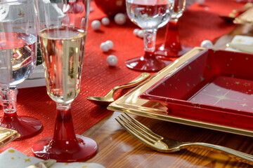 Arredi e addobbi natalizi per tavola pranzo di Natale e cenone della Santa Notte 
