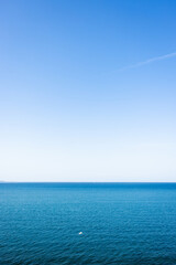 Obraz premium Tranquil Blue Horizon Over Ocean
