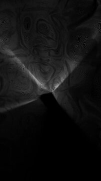 fondo vertical blanco y negro luz giratoria y texturas circulares deformacion