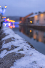 雪の降る運河の辺り