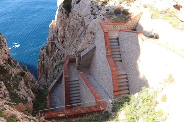 Percorrendo la famosa "Escala del Cabirol", grotte di nettuno sardegna,una scalinata di 654 gradini che offre un panorama mozzafiato sul mare.