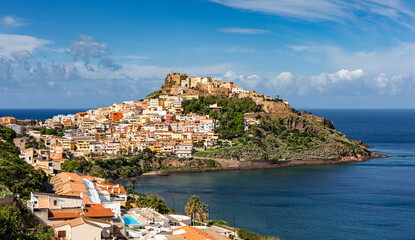 Obraz premium Panoramic view of Castelsardo and the fortress high on the cliffs, Sassari, Sardinia, Italy