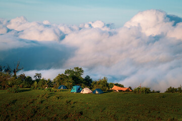 Fototapeta premium campsite in mountain range with sea of clouds in the northern of Thailand (Tak province)