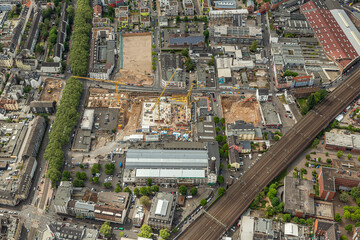 Fototapeta premium Neubau von Schul und Wohngebäuden in Köln Ehrenfeld auf dem Gelände der ehemaligen Helioswerke.