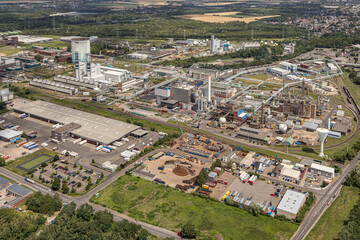 Das Industriegebiet H&uuml;rth Knapsack zeichnet sich aus durch eine gro&szlig;e Ansamlung chemischer Betriebe und Kraftwerke die zumeist noch mit Kohle Betrieben werden.