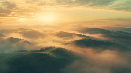 Obraz premium Thick fog covering rolling hills at sunrise, casting a mysterious and serene glow over the early morning landscape