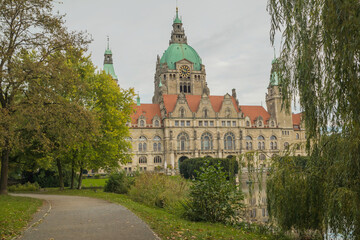 Hannovers prächtiges Rathaus am Maschpark