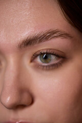 Obraz premium An Elegant and Striking Portrait of a Young Woman Radiating Natural Beauty and Graceful Charm