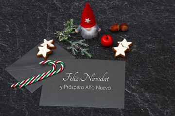 Tarjeta navideña: carta con adornos navideños
 y saludos navideños Feliz Navidad y Próspero...