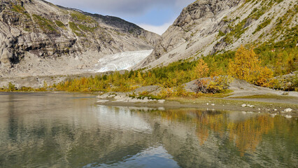 Yellow autumn in Norwegian mountains, beautiful landscape.