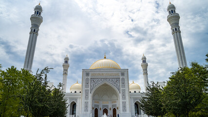 a large beautiful Muslim mosque.
