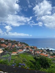 Obraz premium The beautiful lands and natural swimming pools of Madeira Portugal