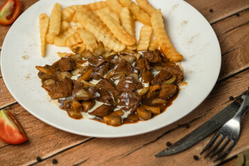 Delicious Beef Stew with Creamy Sauce and Crispy Fries