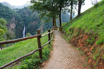 Fototapeta premium walkway path in the mountains