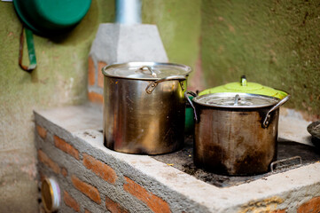 View of a homemade stove, designed to use little organic fuel with a smoke extraction system to prevent respiratory diseases in people.