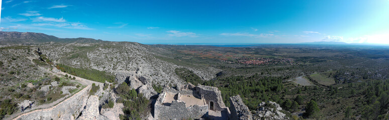 Panorama de la plaine du Roussillon vue du chateau d'Opoul