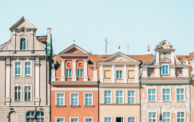 Fototapeta premium Colorful Historic Buildings and Houses on Stary Rynek Square in Poznań, Poland, with a Blue Sky and Mural Art