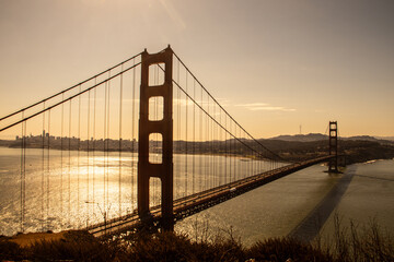 Die Golden Gate Bridge im Sonnenuntergang