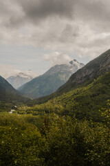 Fototapeta premium Paysage des montagnes et glaciers en alaska