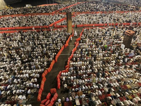 Aerial shot of people praying at Masjid al-Haram, Mecca, Saudi Arabia