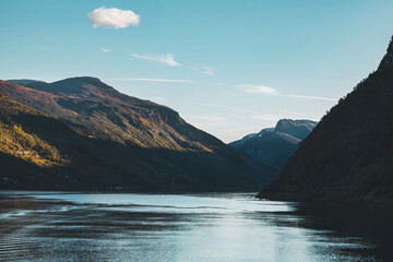 Obraz premium Fjorde bei Flåm / Norwegen