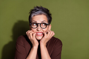 Photo portrait of gray hair beautiful cheerful pensioner grandmother in eyeglasses biting nails...