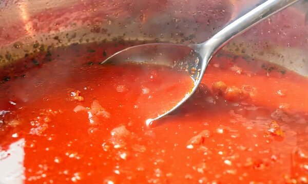 Discover how to make a delicious homemade tomato sauce perfect for pasta, pizza, and more.