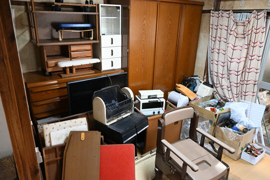 散らかった部屋の片付け