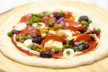 Authentic Portuguese pizza prepared with classic ingredients. Vera pizza