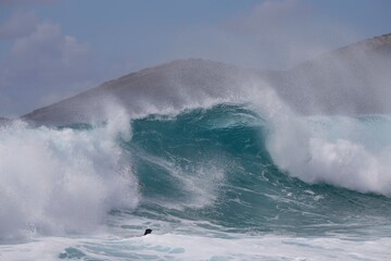 Surfing the waves, Ocean waves, Huge waves, Pacific Ocean, Storm, Hawaiian Islands, Fishing in the ocean, Dangerous water, Dangerous waves, Huge waves, Water splashes