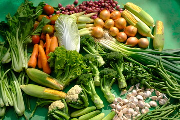 Sayur Mayur Sayuran Segar is fresh vegetables from the tropics. there are carrots, mustard greens, onions, garlic, long beans, broccoli, sweet corn, cucumbers, squash, lettuce, potatoes, leeks, celery