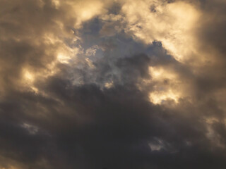 Fototapeta premium Dark rain cloud dramatic sky summer tropical thunder storm sky and fluffy black darkness cloud nearly raining cloudscape. Nimbus raincloud skyline climate background. Dark gray sky cloudy environment