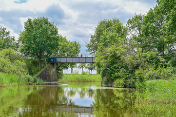 Alte Eisenbahnbrücke über den Lünower „Streng“, Mit dem Hausboot über die Havel –...