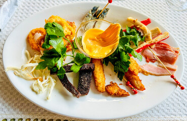 A plate of food with a variety of items including shrimp, asparagus