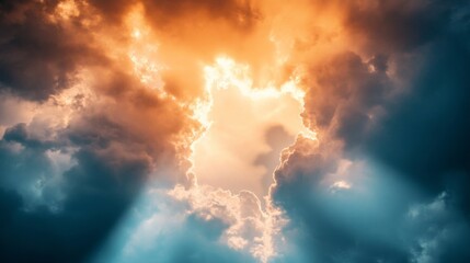 Obraz premium Dramatic Evening Sky with High Contrast Light