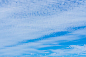 秋の青空と雲のコントラスト62