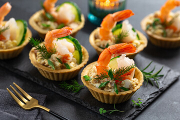 Delicious mini tartlets with shrimps