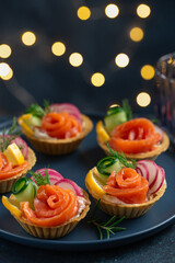 Mini tartlets with smoked salmon