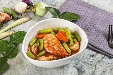 Prawn with asparagus and spices